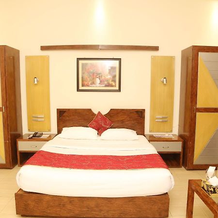 Hotel The Grand Regency à Bahawalpur Extérieur photo