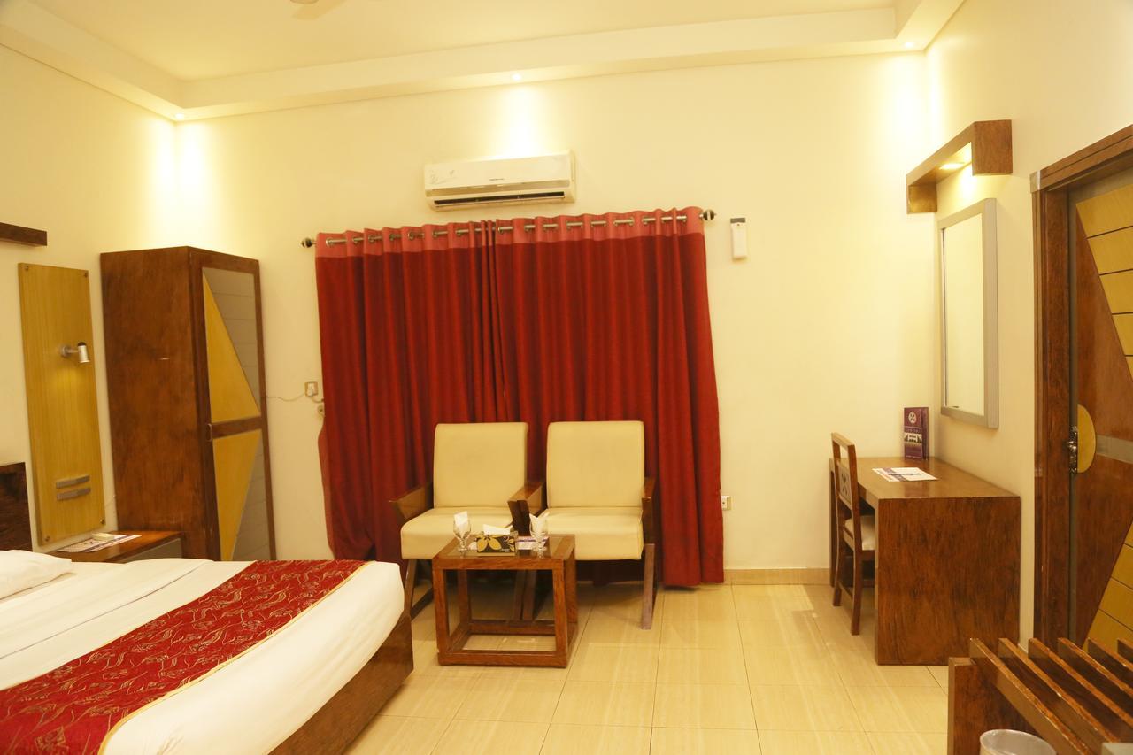 Hotel The Grand Regency à Bahawalpur Extérieur photo