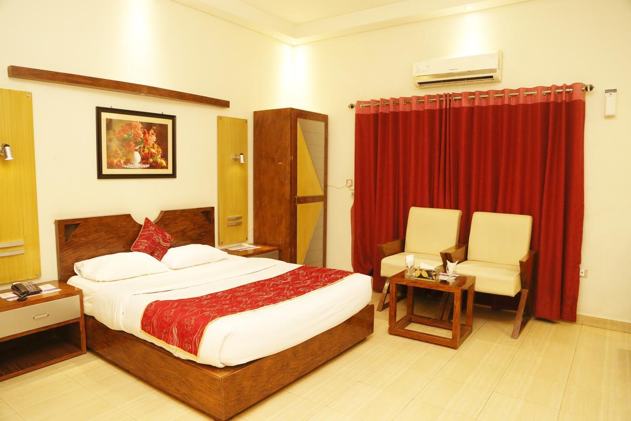 Hotel The Grand Regency à Bahawalpur Extérieur photo